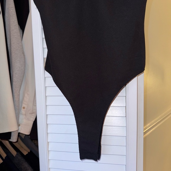 Princess Polly ‘Astra V-Neck Cami Bodysuit’ in Black - Picture 2 of 5